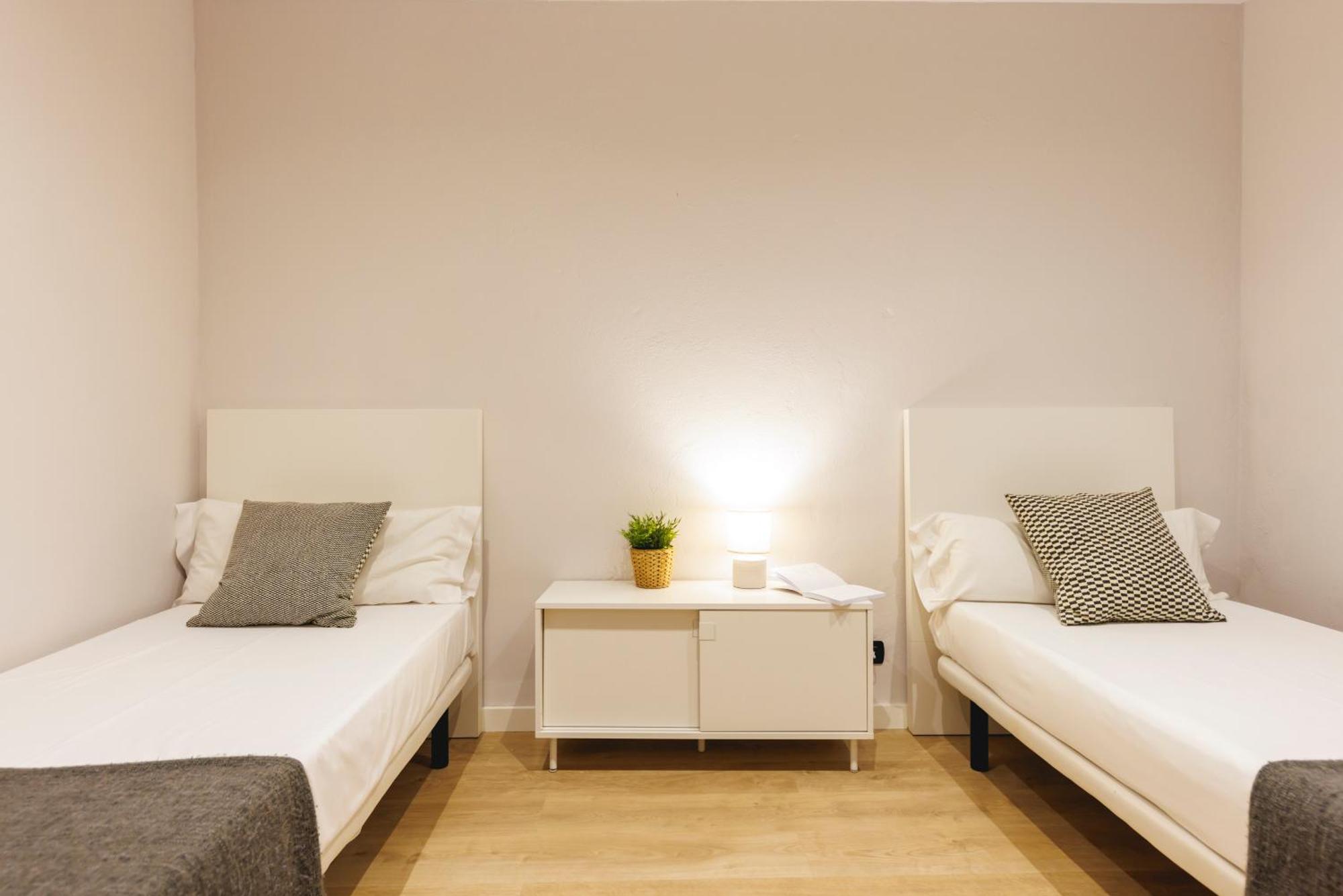 Apartamentos Mora 4 Gerona Exterior foto